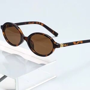 Oval Retro Brown Sunglasses with Tortoise Shell Frame